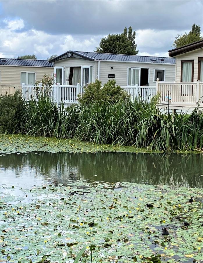 Villa Lilly Pad South Cerney Exterior foto